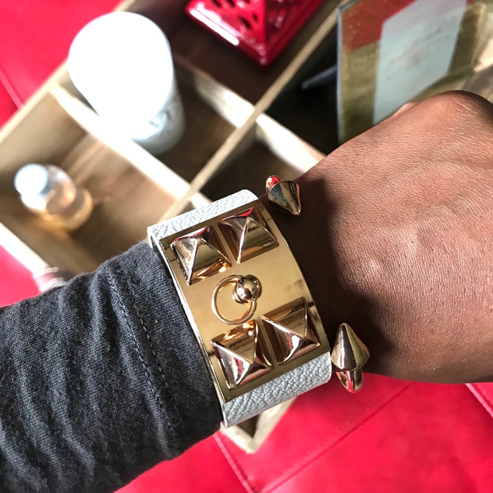 ✨New! White Pyramid Stud Vegan Leather Bracelet - Picture 2 of 4